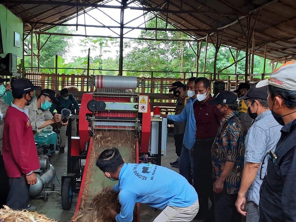Peresmian Fasilitas Pengolahan Pakan Ternak Sapi Berbahan Dasar Limbah Jagung di Kabupaten Tanah Lau